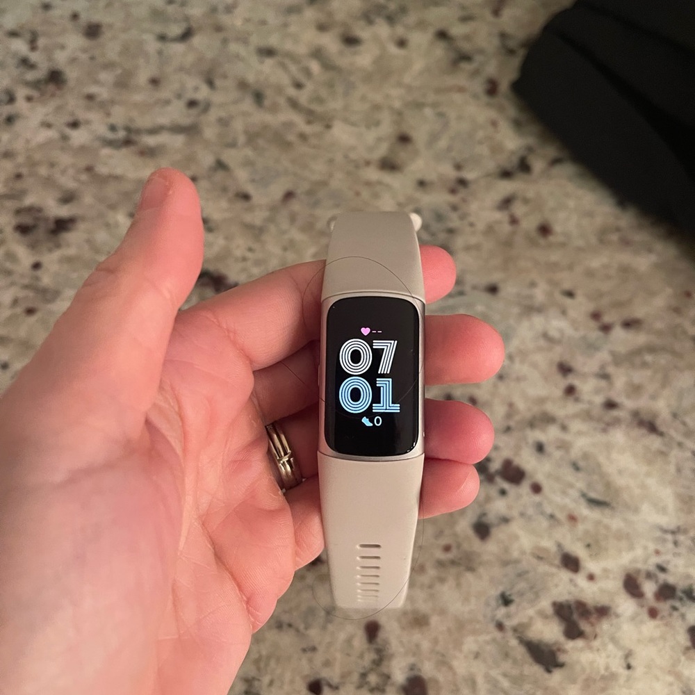 Used fit bit charg 6